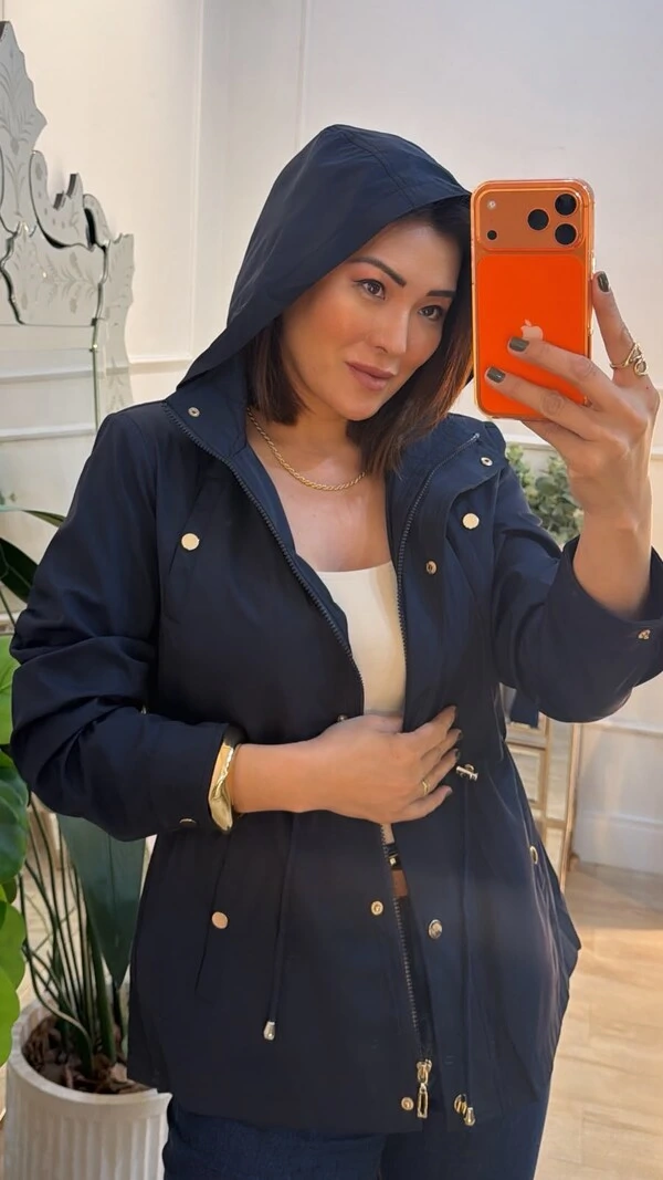 Parka Casaco Capuz Removivel Kamila Detalhe De Bolsos No Busto