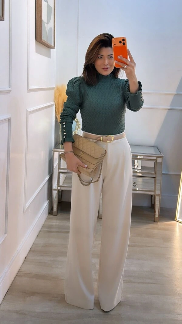 Blusa Tricot Nervuras Entrelaçadas Cindy Botões Nos Punhos