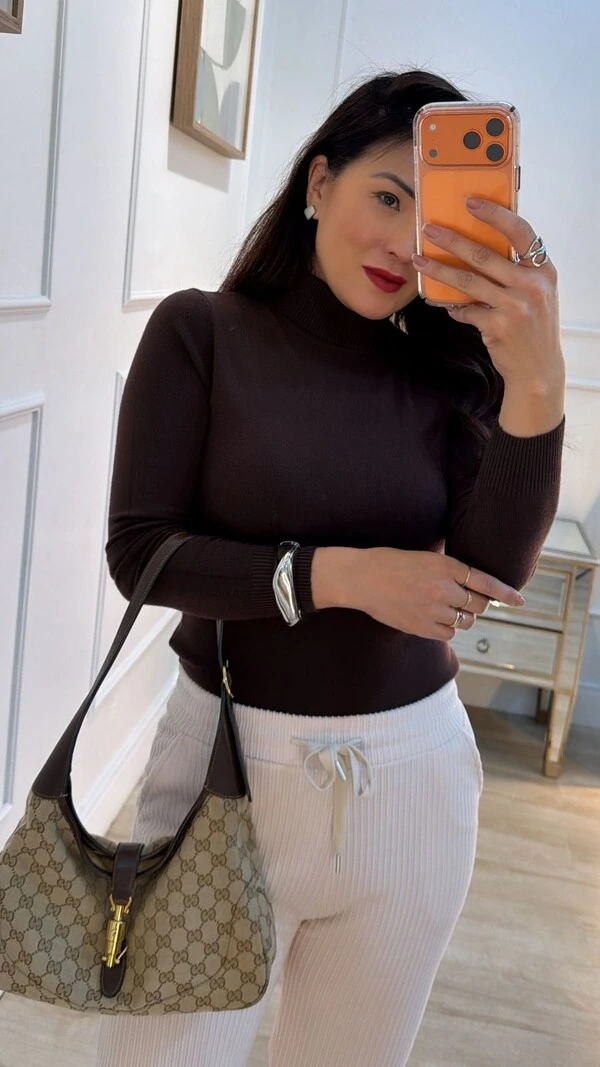 Blusa Gola Rolê Alice Detalhes Canelados