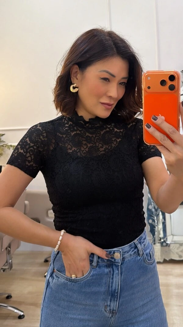 Blusa De Renda Graziela Gola Alta