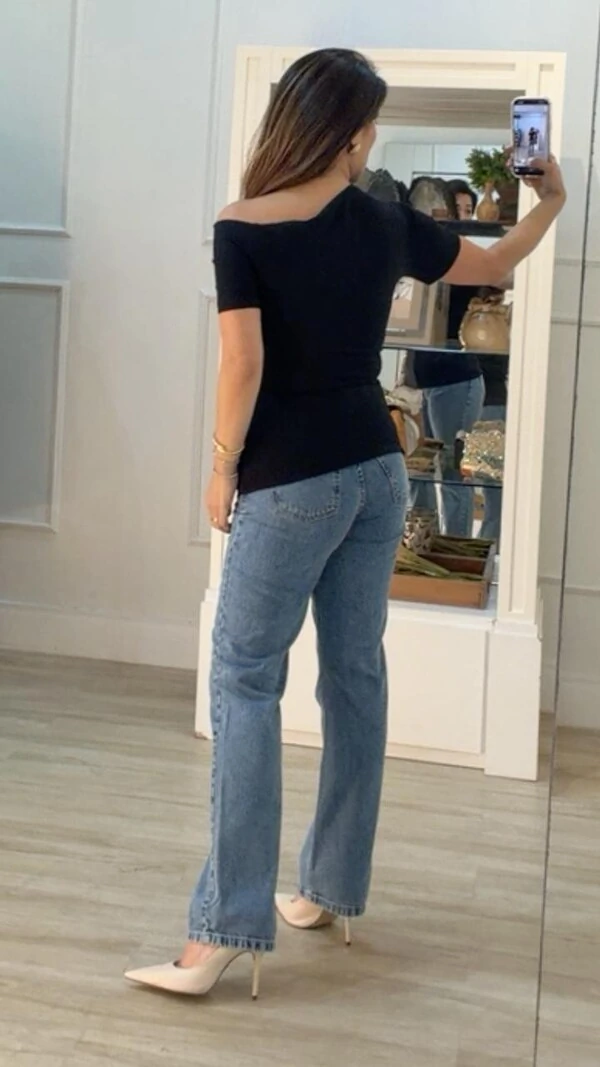 Blusa Malha Layla Ombro Vazado Detalhe Pregas