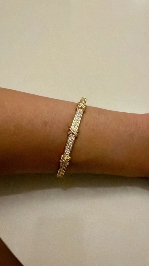 Bracelete Cravejado Em Strass Com Detalhes Triplo X
