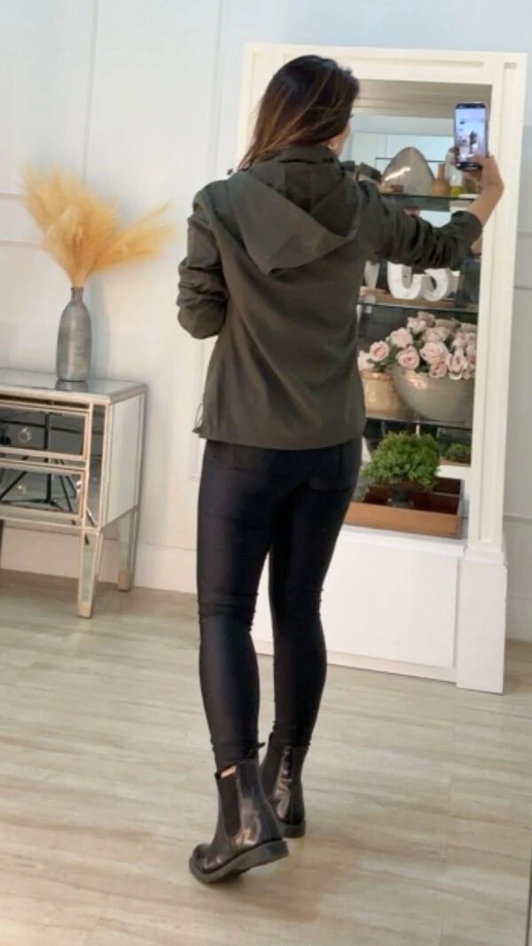 PRÉ-VENDA ENVIO ESTIMADO 28/11 Jaqueta Com Capuz Pitty Puxadores Reguláveis No Barrado