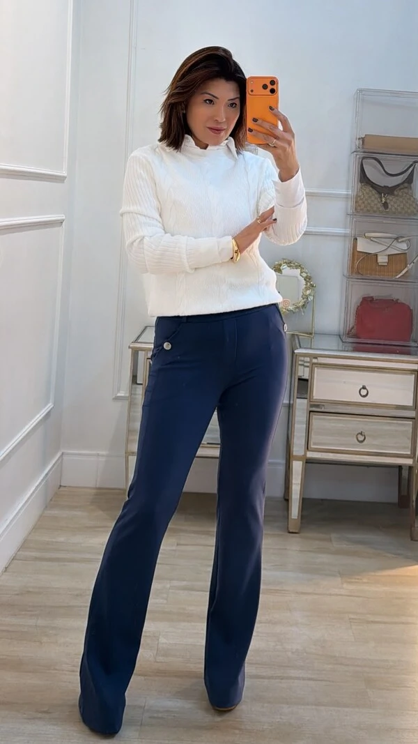Calça Flare Pala Larga Daniela Bolsos Com Botão Prata