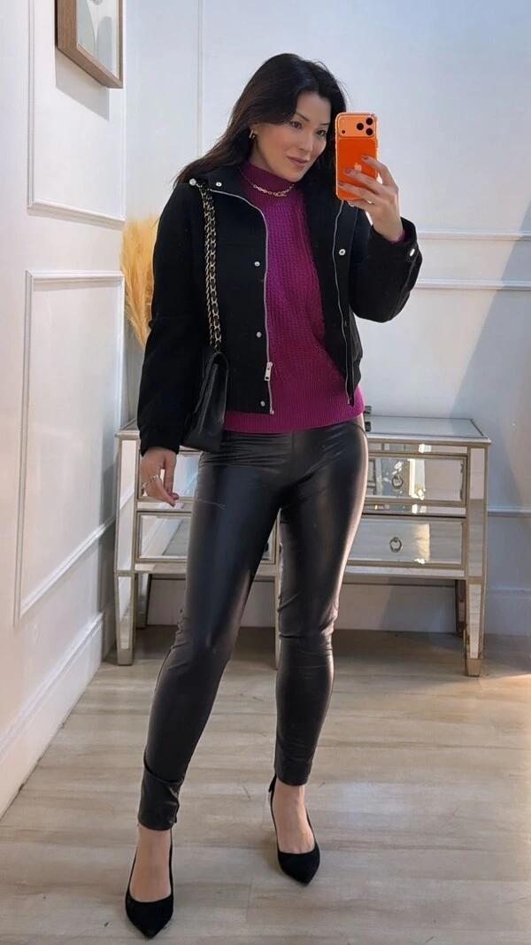 Blusa Tricot Gola Alta Michelly Detalhe De Pompons E Nervuras Em Losangos