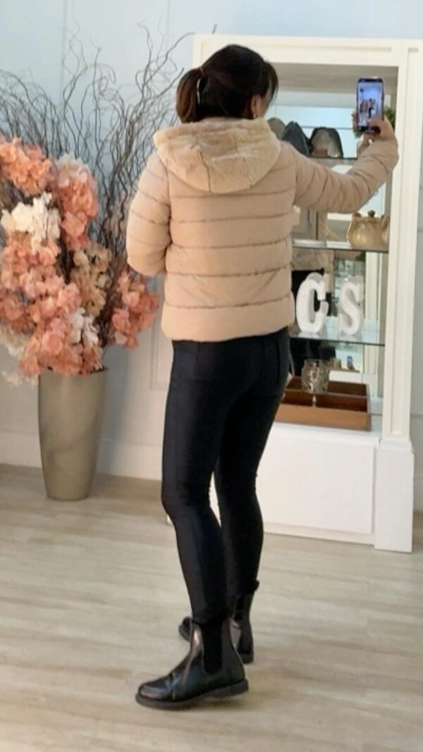 Jaqueta Nylon Capuz Removível Hellen Gola E Barrado Teddy