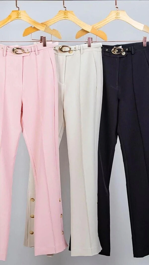 Calça Pantalona Alfaiataria Daphne Botões No Barrado