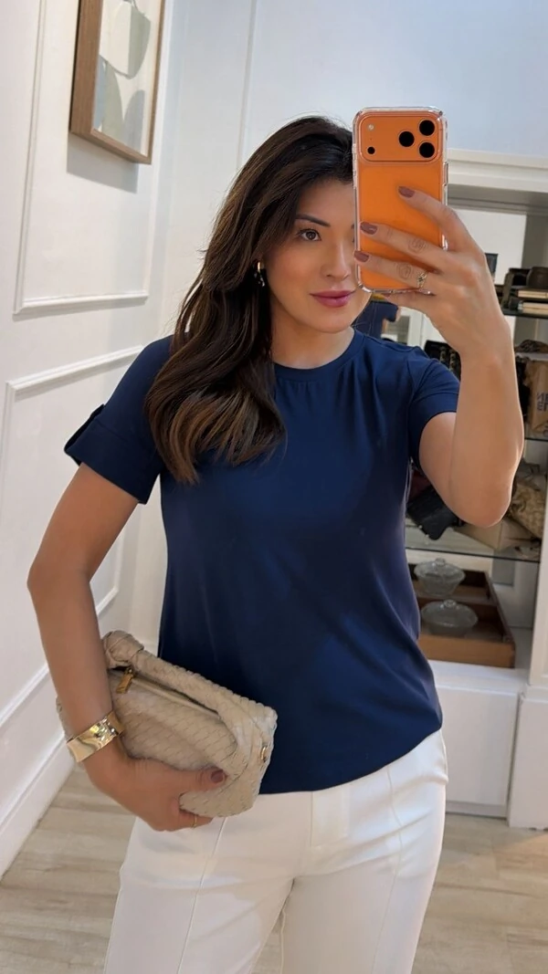 Blusa De Malha Yasmin Detalhe Punhos Largos Pespontados Com Martingalê