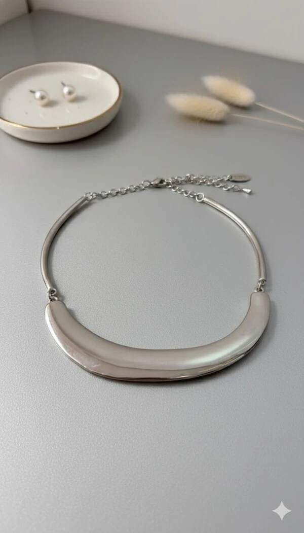 Colar Choker Chapa Lisa Maleável Assimétrica