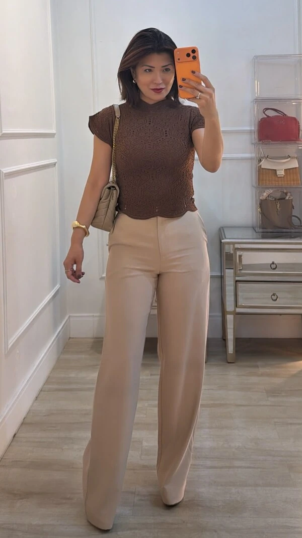 Blusa Tricot Com Entremeios Gola Alta Sandy Punhos E Barrado Ondulados