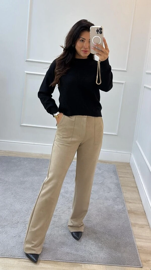 Calça Reta Suede Babi Botões Forrados Frontais