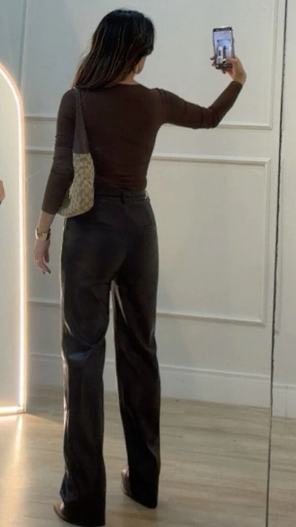 Blusa Suplex Decote V Camila Manga Longa