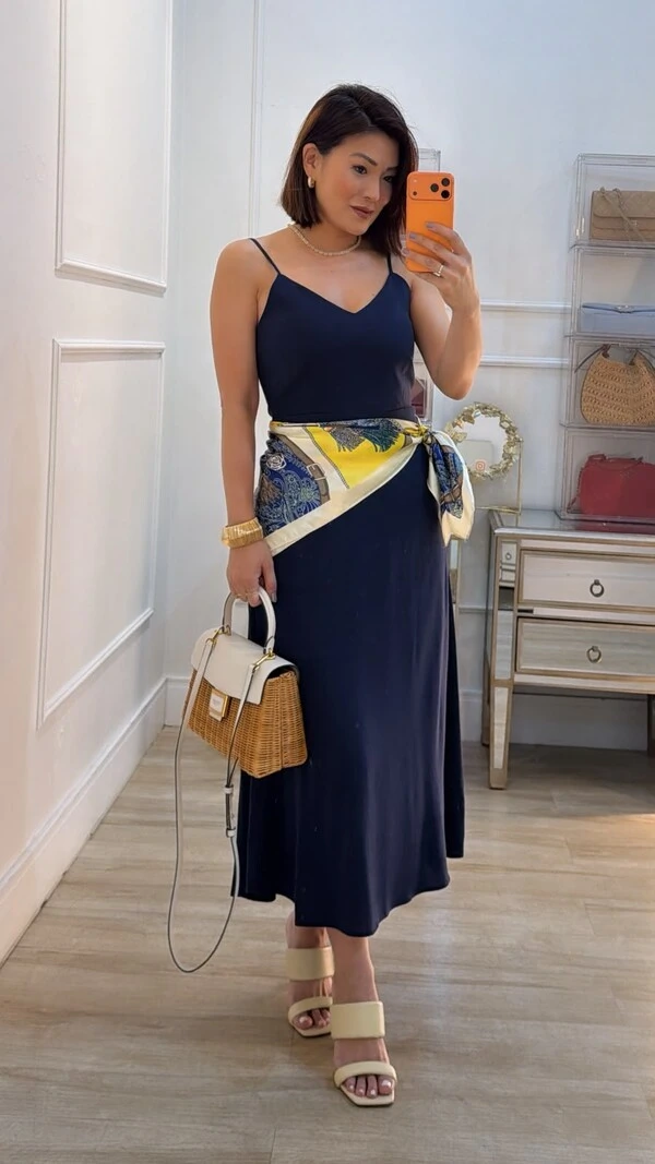 Vestido Midi Evasê Decote V Soraya Bolsos Frontais