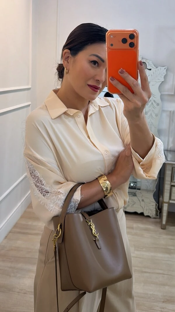Camisa Crepe Noelle Detalhe De Renda Nos Ombros E Mangas