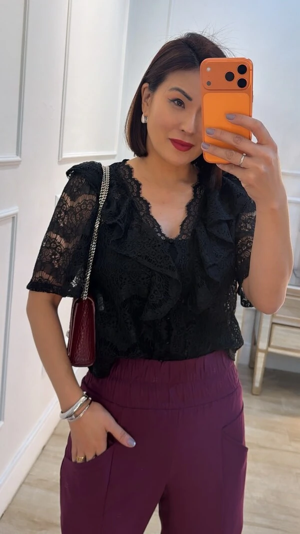 Blusa De Renda Decote V Fabiana Com Babados