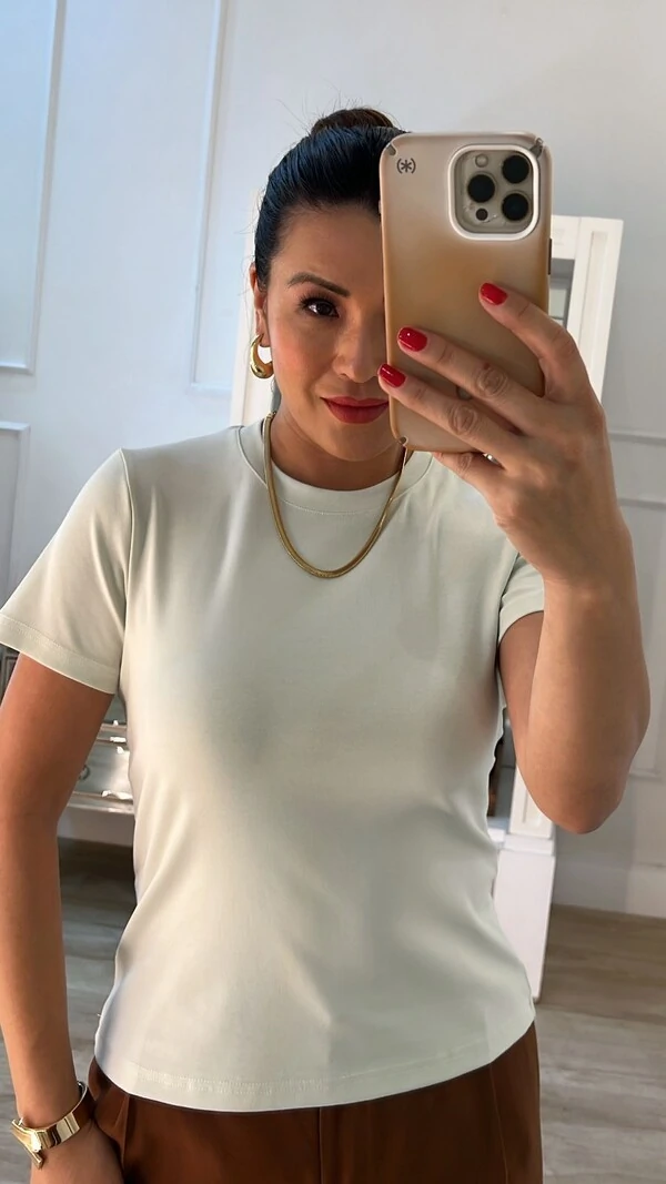 Blusa De Malha Bruna Mangas Curtas