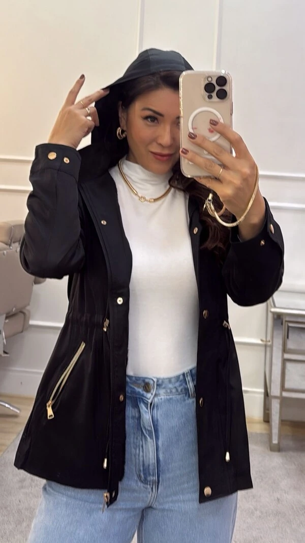 Parka Forro Peluciado Nina Bolsos Com Zíper Diagonais Dourados