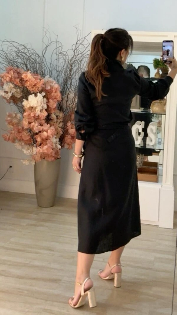 Saia Midi Linho Fenda Frontal Alice Cinto Fivela Quadrada Dourada