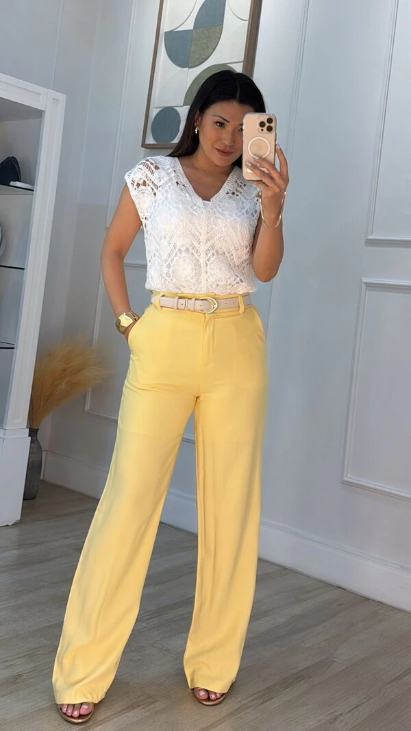 Blusa Tricot Vazado Com Bordados De Flores Cristina Decote V