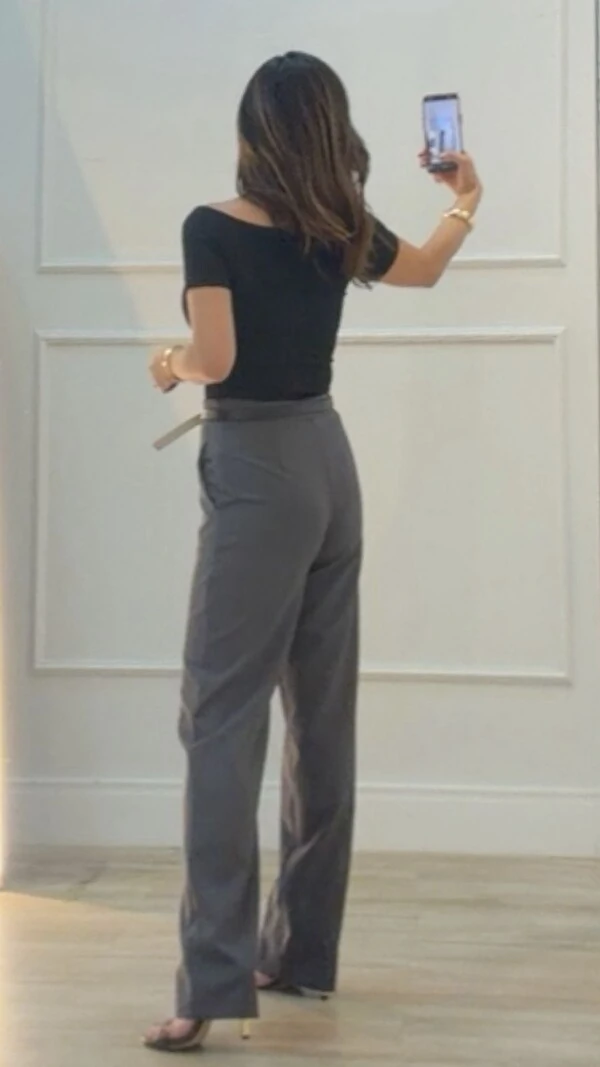 Blusa Malha Layla Ombro Vazado Detalhe Pregas