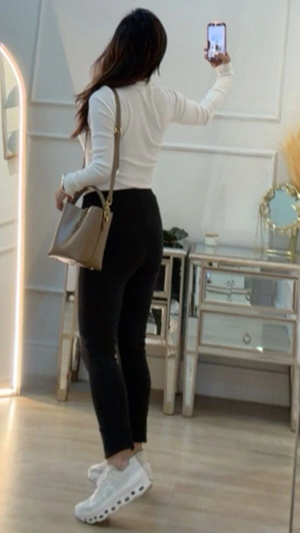 Calça Super Skinny Lívia Nervuras Em Recortes Na Pala