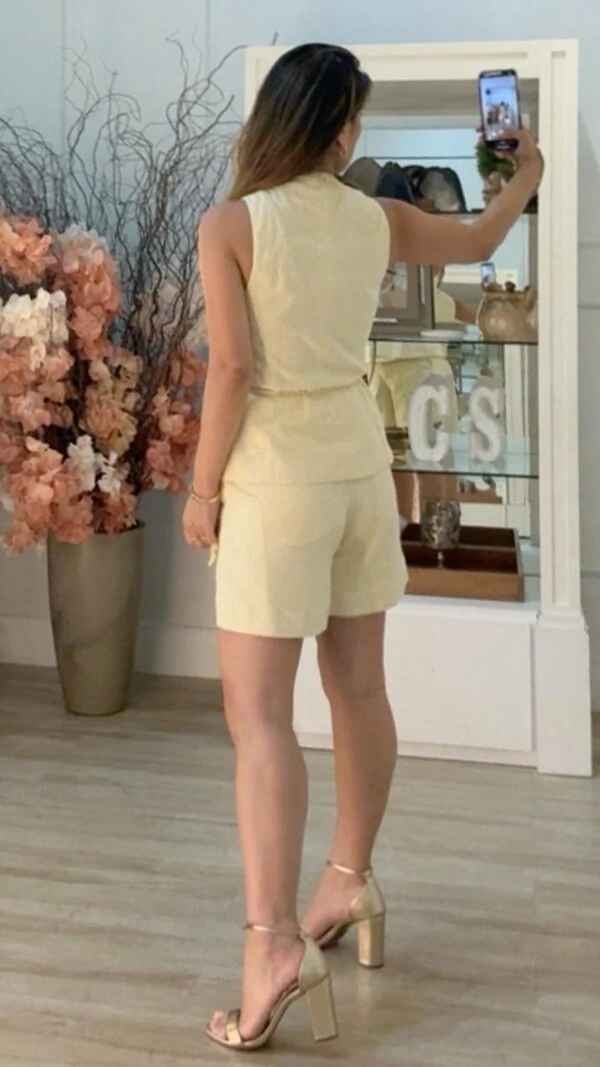 Shorts Milena Cos Transpassado Com Botão Bicolor