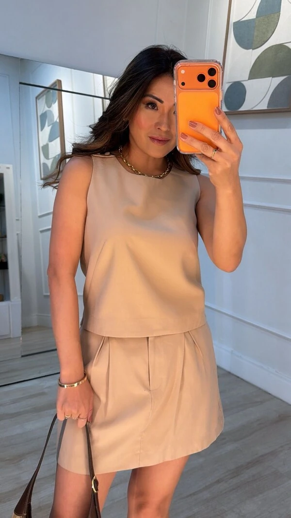 Blusa Regata Sarah Botões Forrados No Ombro