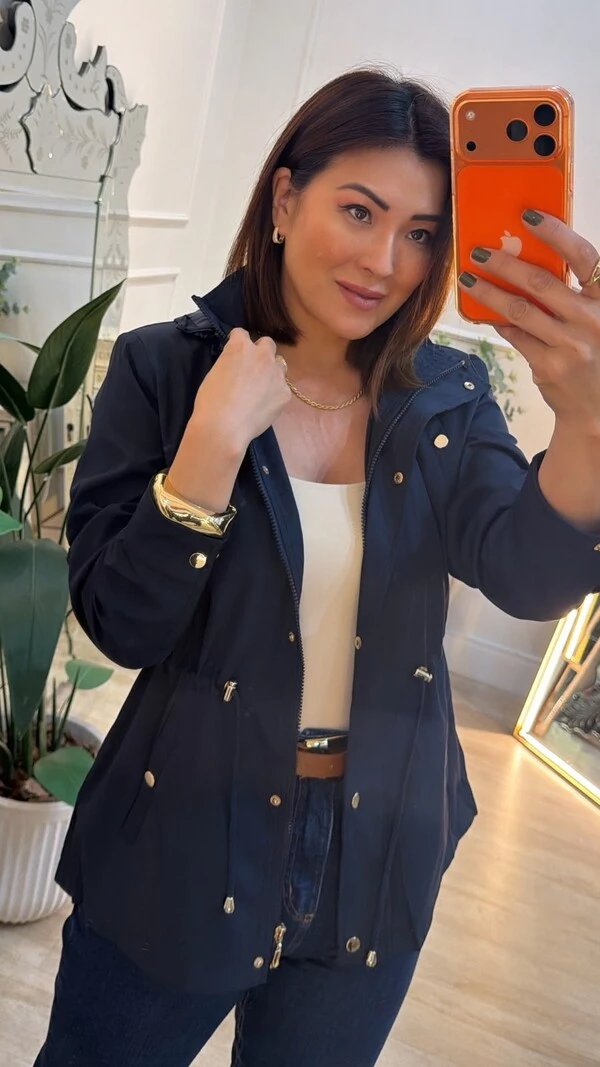 Parka Casaco Capuz Removivel Kamila Detalhe De Bolsos No Busto