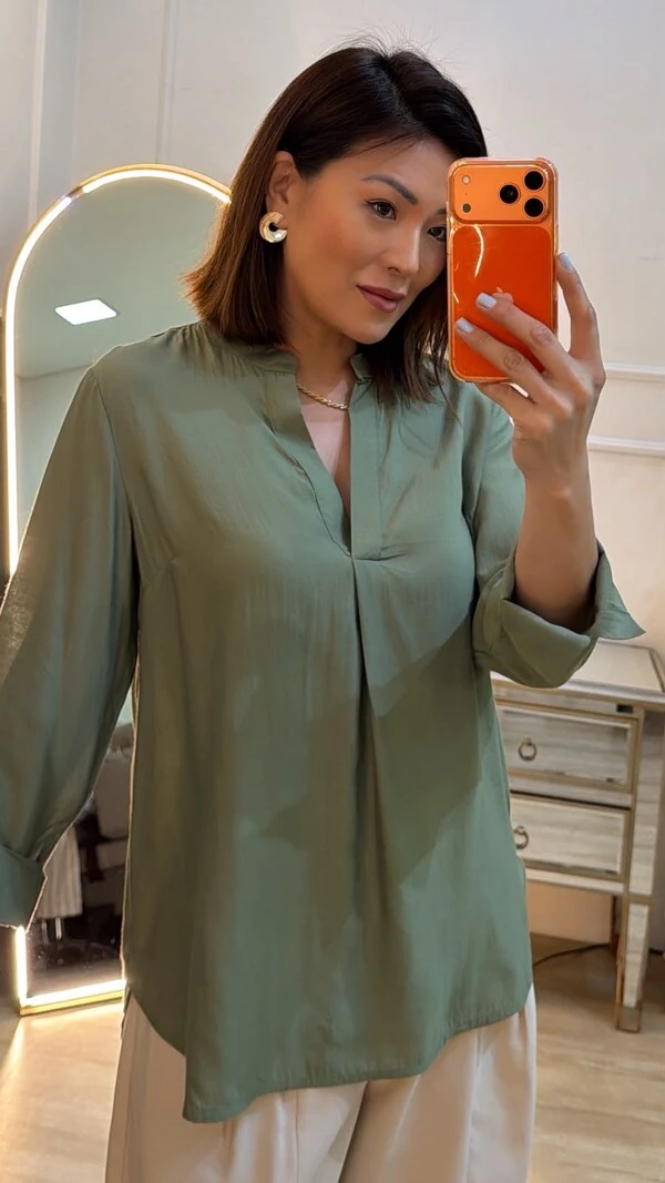 Blusa Alongada Acetinada Decote V Nancy Mangas 7/8