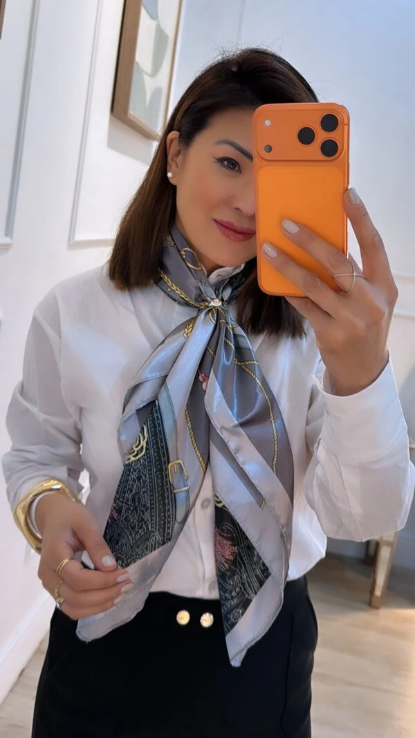 Lenço Acetinado Estampa Paisley Corda E Fivela