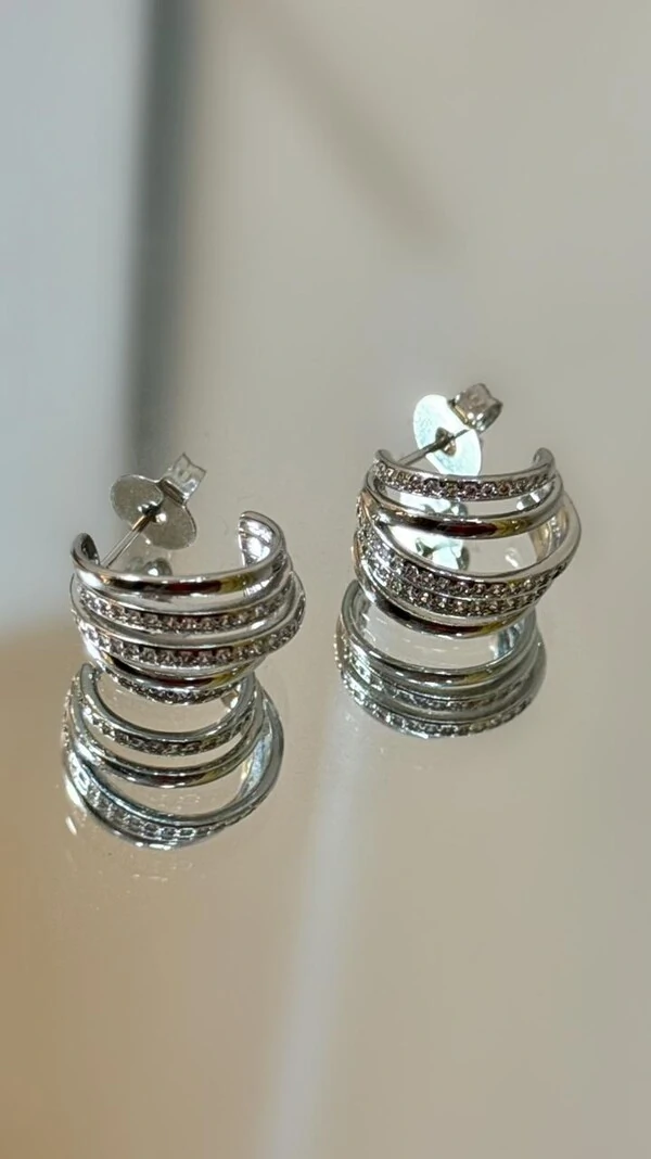 Brinco Médio Argola Múltiplas Cravejadas