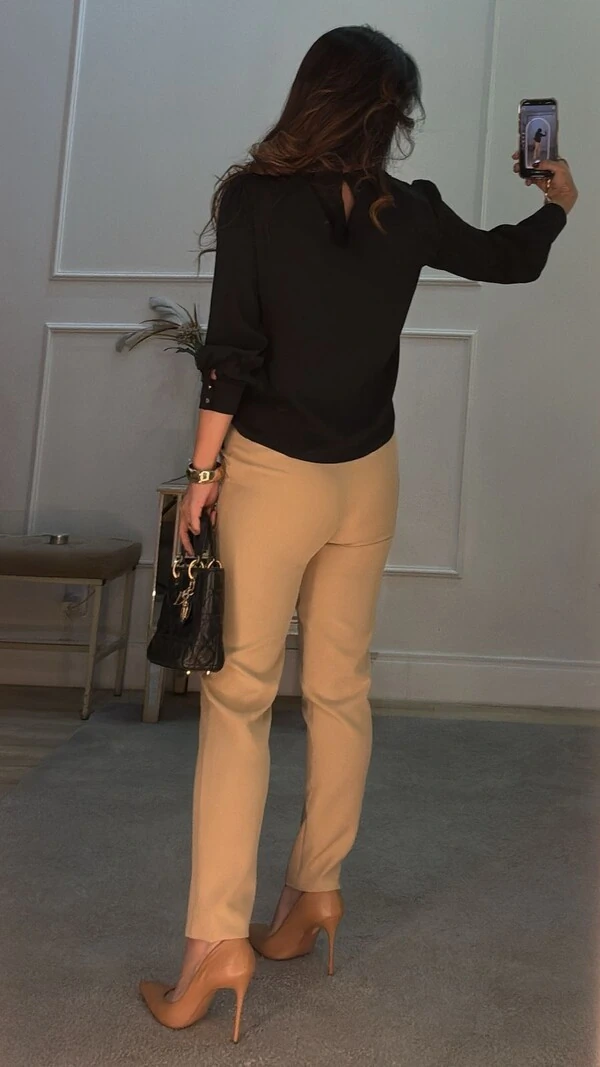 Blusa Crepe Mangas Longas Bufantes Graciane Detalhe Botões Dourados Vazados