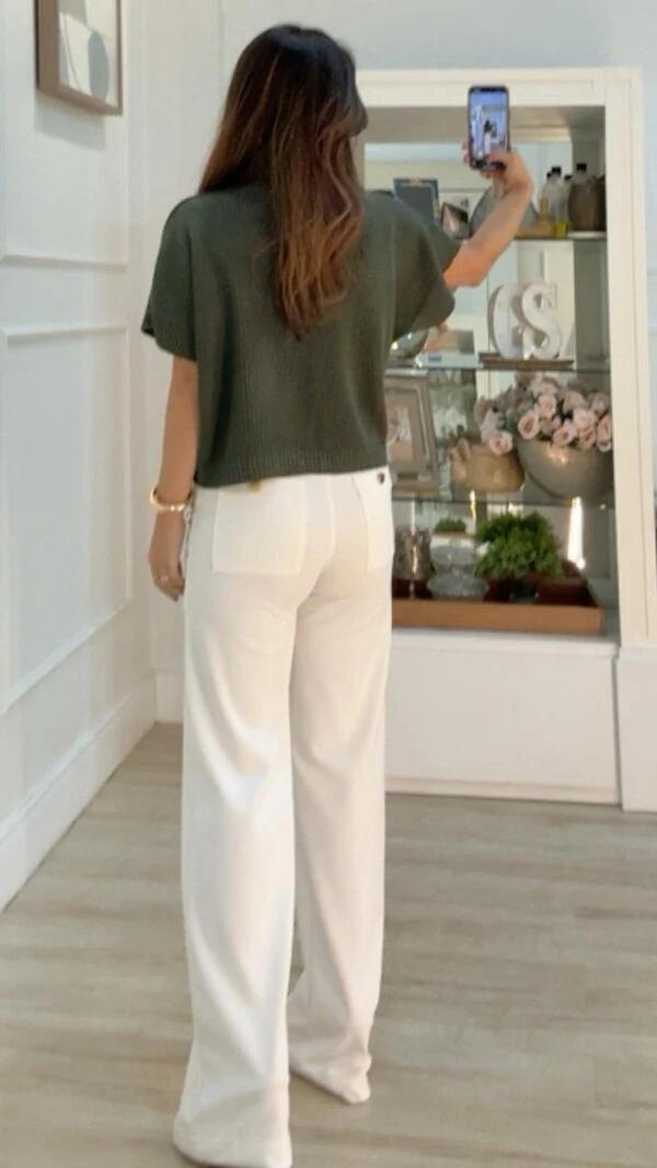 Calça Pantalona Rose Bolsos Frontais Com Recorte Duplo E Botões Dourados