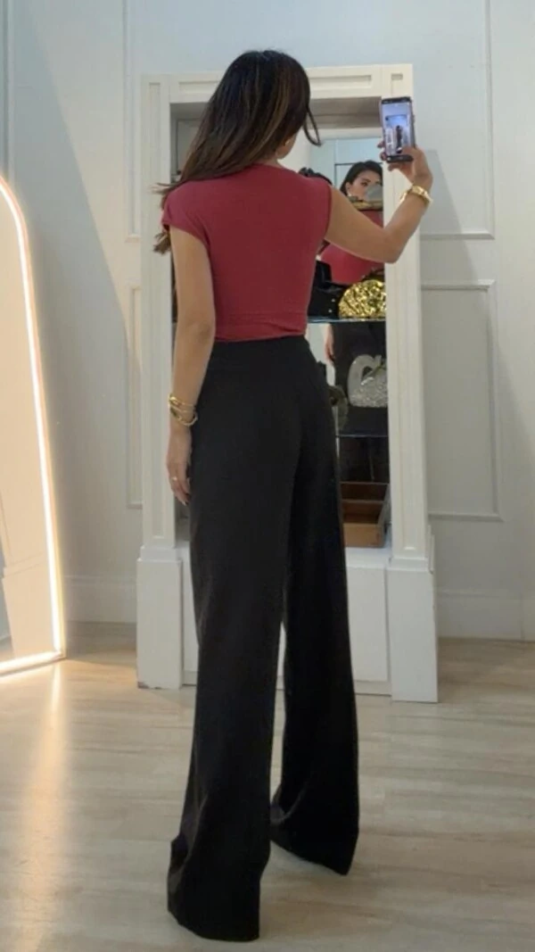 Blusa Manga Japonesa Olivia Com Franzido No Ombro