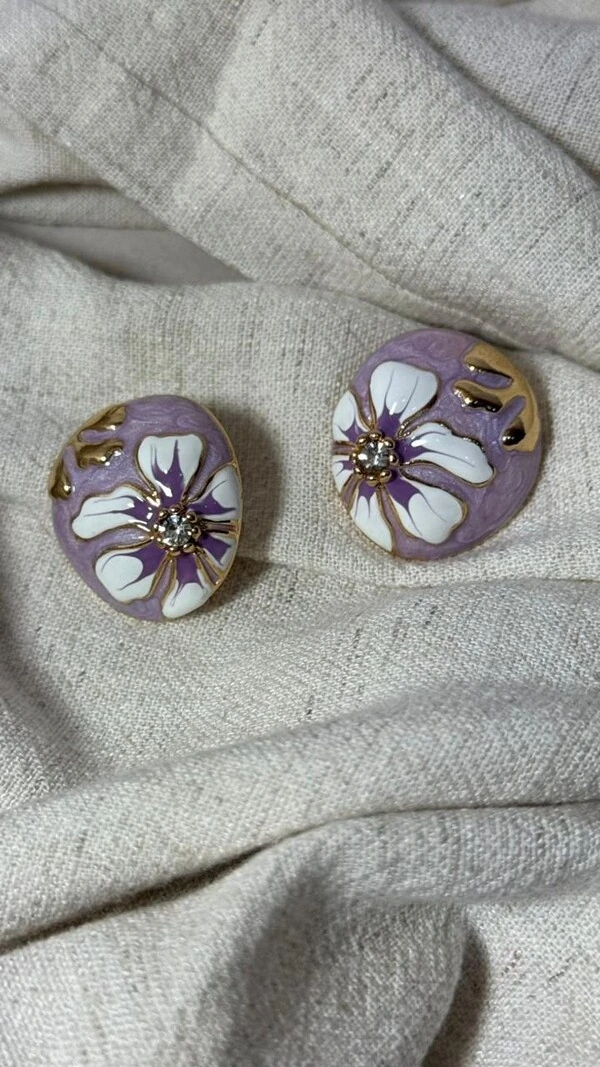 Brinco Grande Resinado Detalhe De Flor Resinada Com Strass