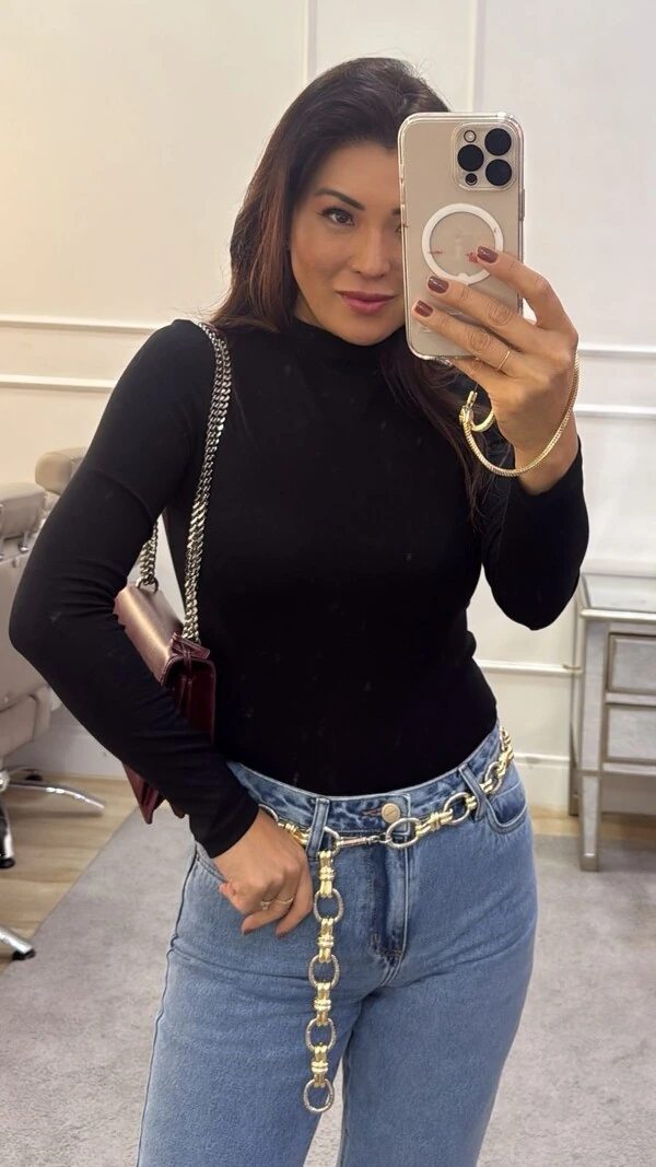 Blusa Básica Giovanna Gola Média E Mangas Longas
