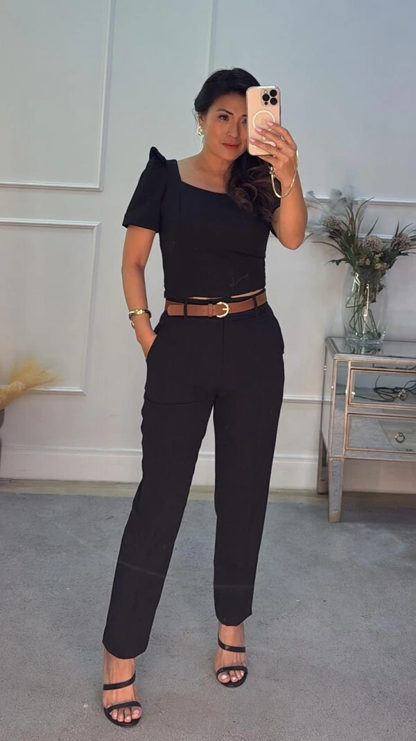Blusa Cropped Alfaiataria Loryn Babado Nos Ombros