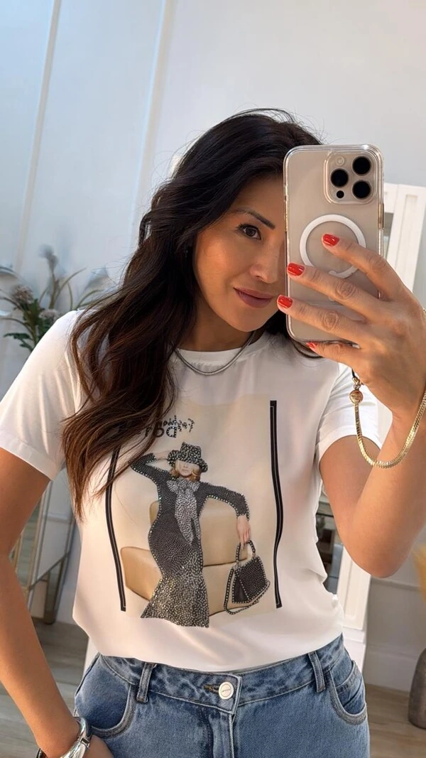 T-Shirt Estampa Mulher Loira Escrita Fashion Dots