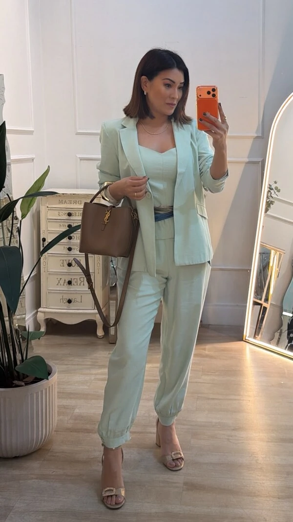 Blazer Alfaiataria Gisele Bolsos Frontais Fake