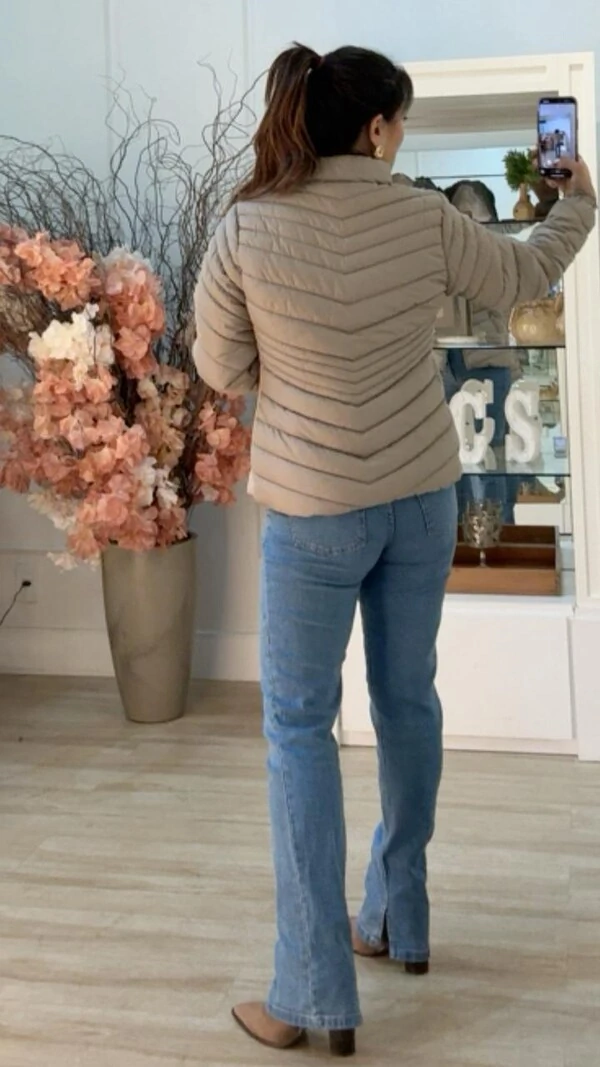 Jaqueta Nylon Pesponto Diagonais Debora Detalhe Lateral Largo Canelado