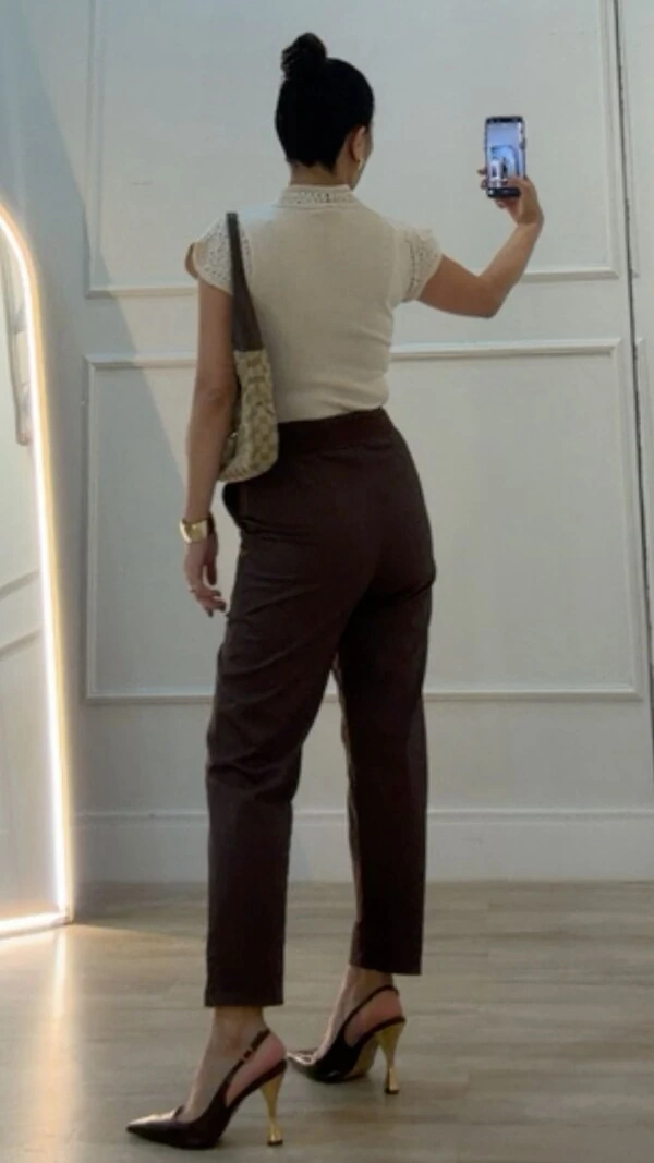 Blusa Tricot Com Entremeios Gola Alta Sandy Punhos E Barrado Ondulados