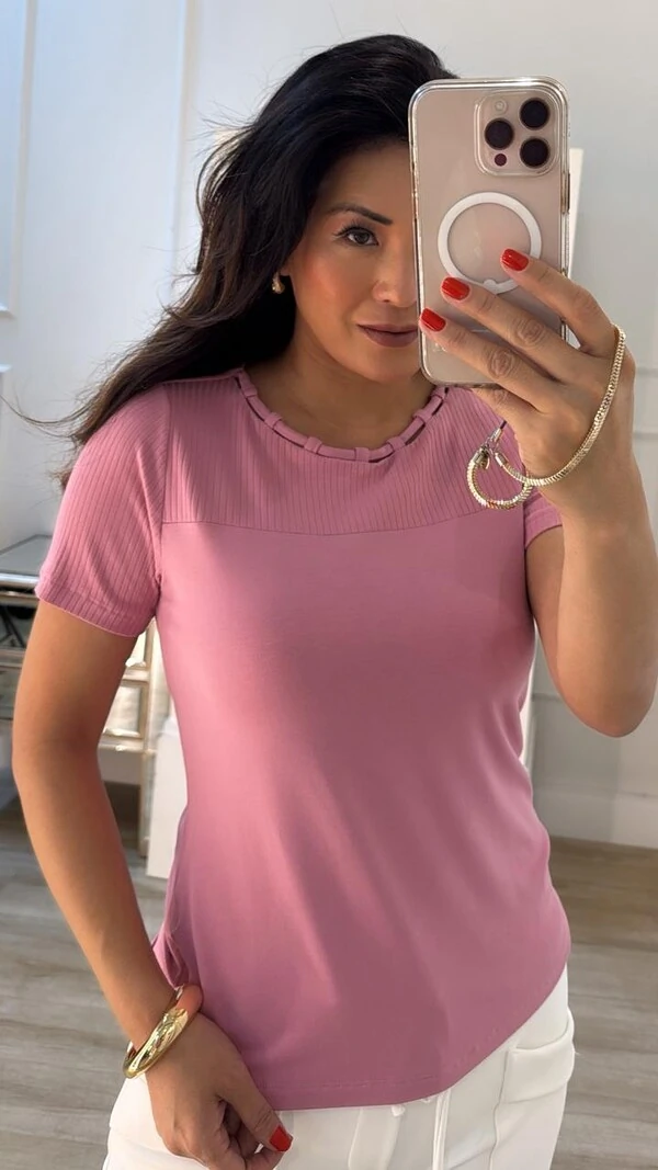 Blusa Malha Parte Superior Canelada Kayla Gola Detalhada