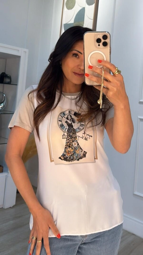 T-Shirt Estampa Mulher Com Relógio De Fundo Enjoy The Little Things