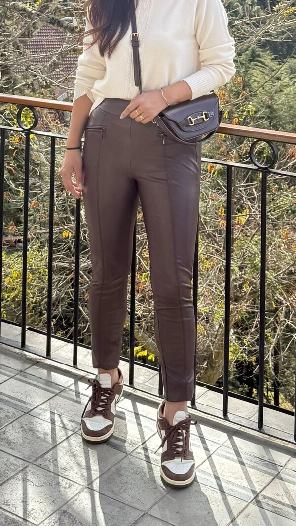 Calça Skinny Fatima Couro Eco Zíper Diagonal Com Zíper