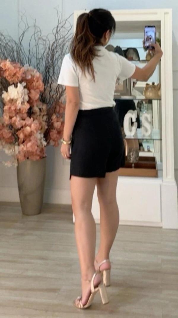 Shorts Saia Linho Barrado Arredondado Paola Cinto Fivela Resinada