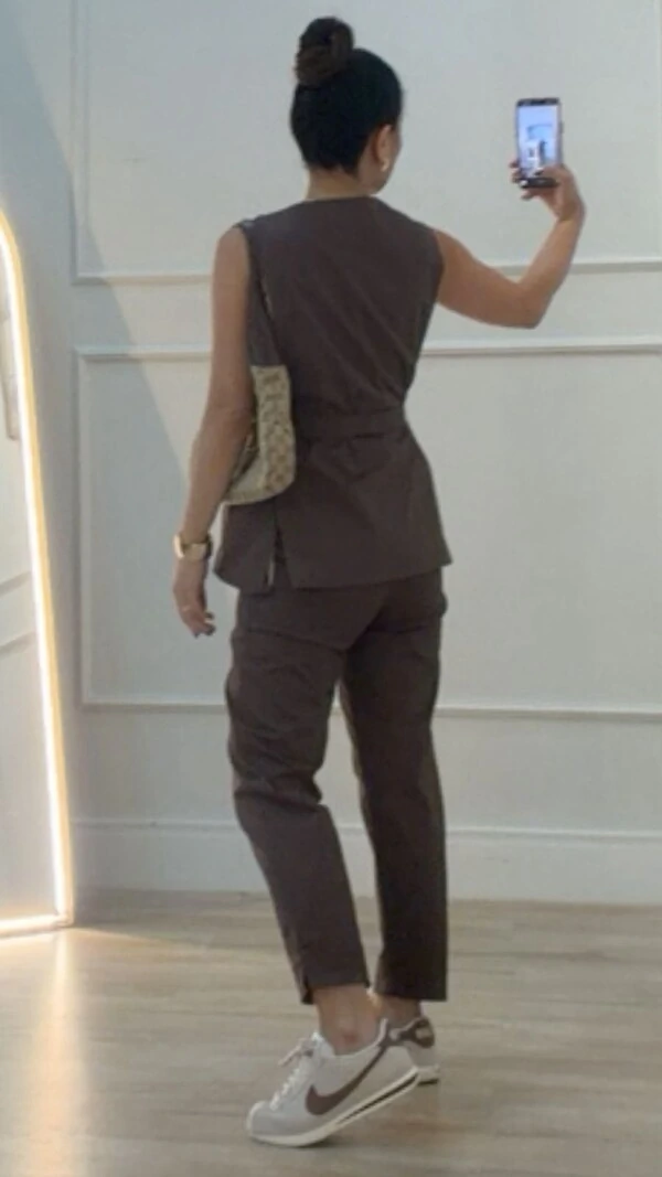 Calça Skinny Pala Com Elástico Franzido Posterior Isabella Fendas Laterais