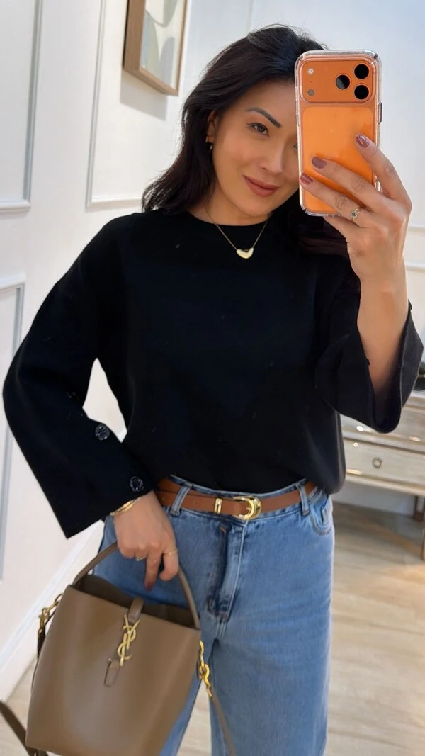 Blusa Tricot Amplo Raissa Nervura E Botões Resinados Nos Punhos