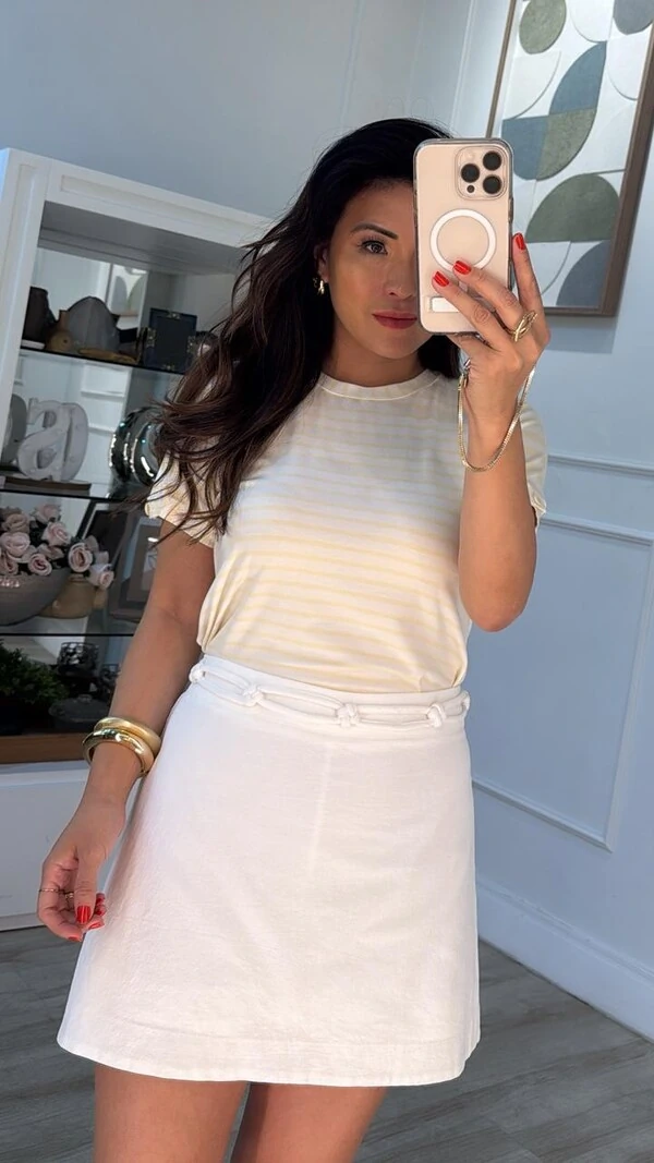 Blusa Listrada Leticia Mangas Curtas Detalhe De Botão Nos Punhos