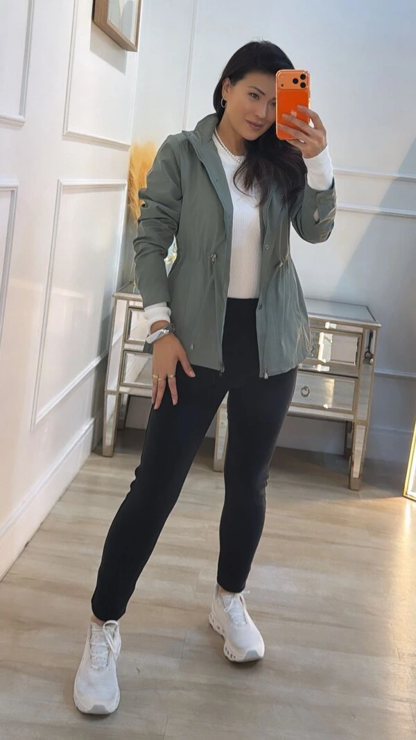 Parka Casaco Amora Ombros E Bolsos Com Detalhe Texturizado