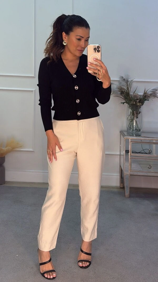 Cardigan Curto Tricot Marina Canelado Com Botão Cravejado Vazado